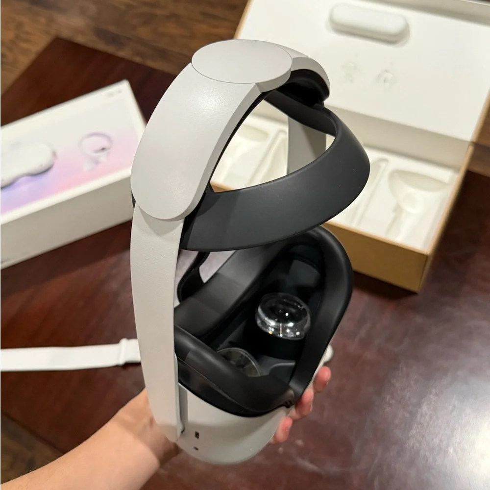 Quest 2 VR Headset - White